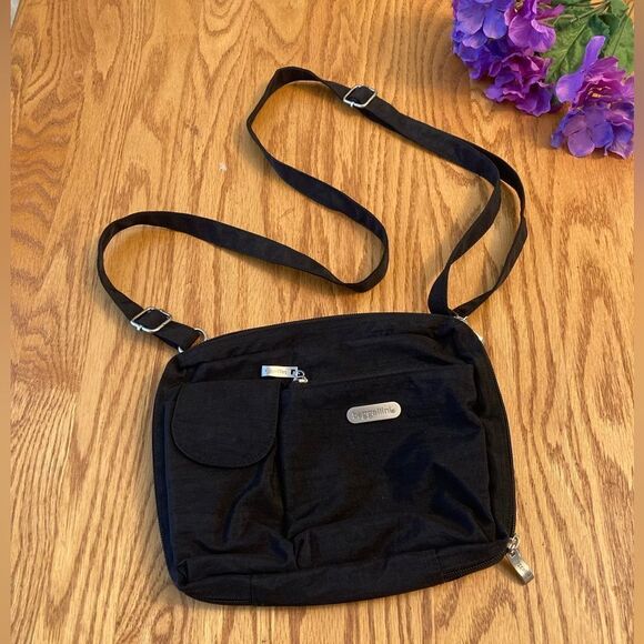 Baggallini Black Crossbody Bag - Picture 1 of 8
